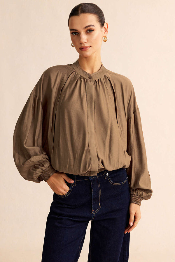 Blouse met ronde hals, ruches en knoopjes