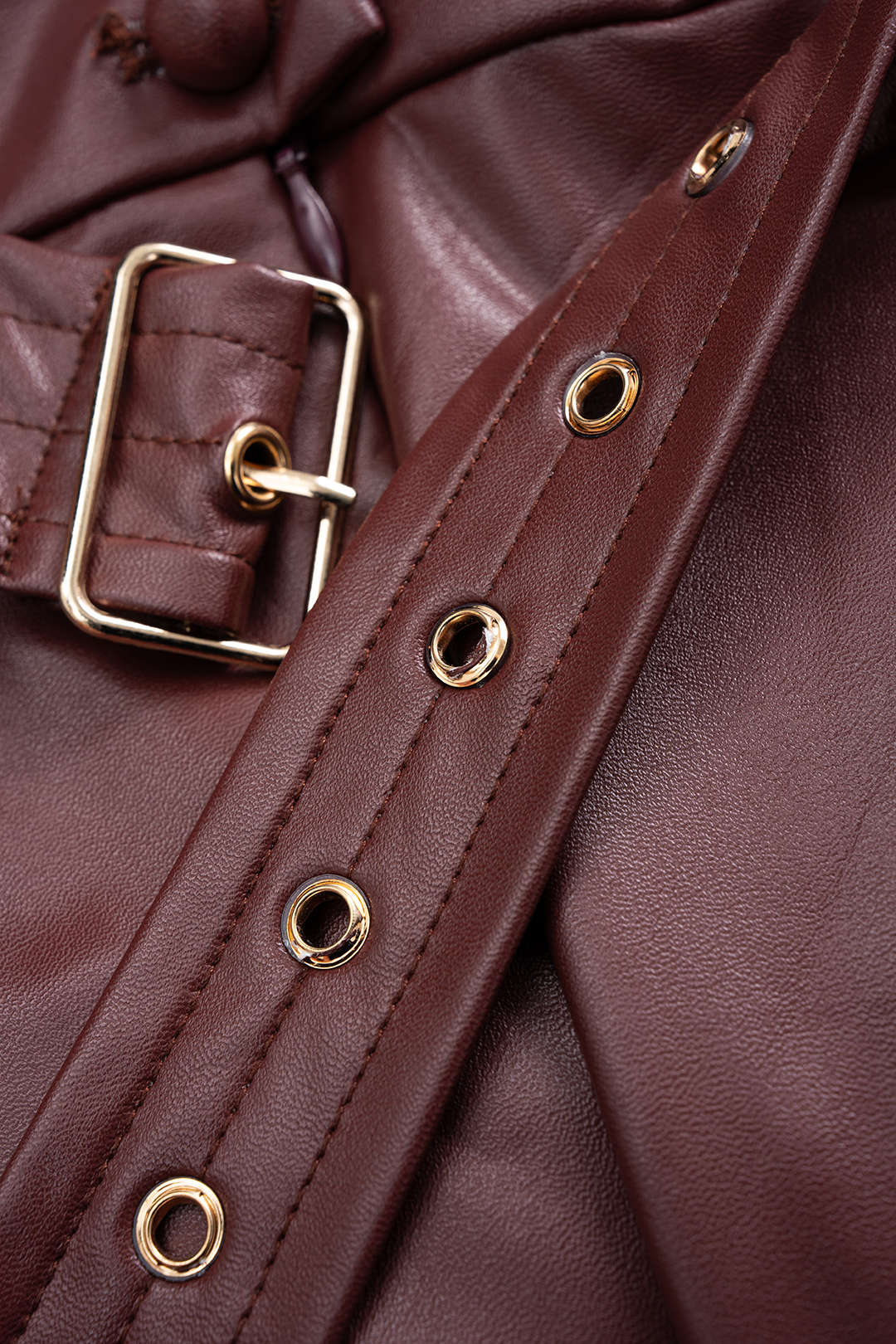 Leren-look mouwloze jumpsuit met riem