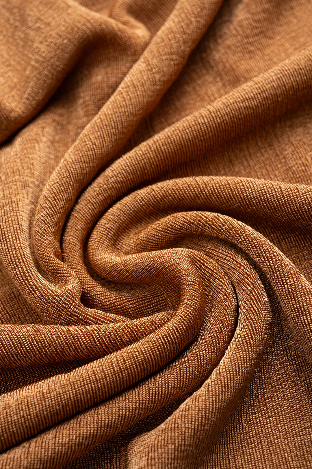 Asymmetrische maxijurk met ruches en lange mouwen