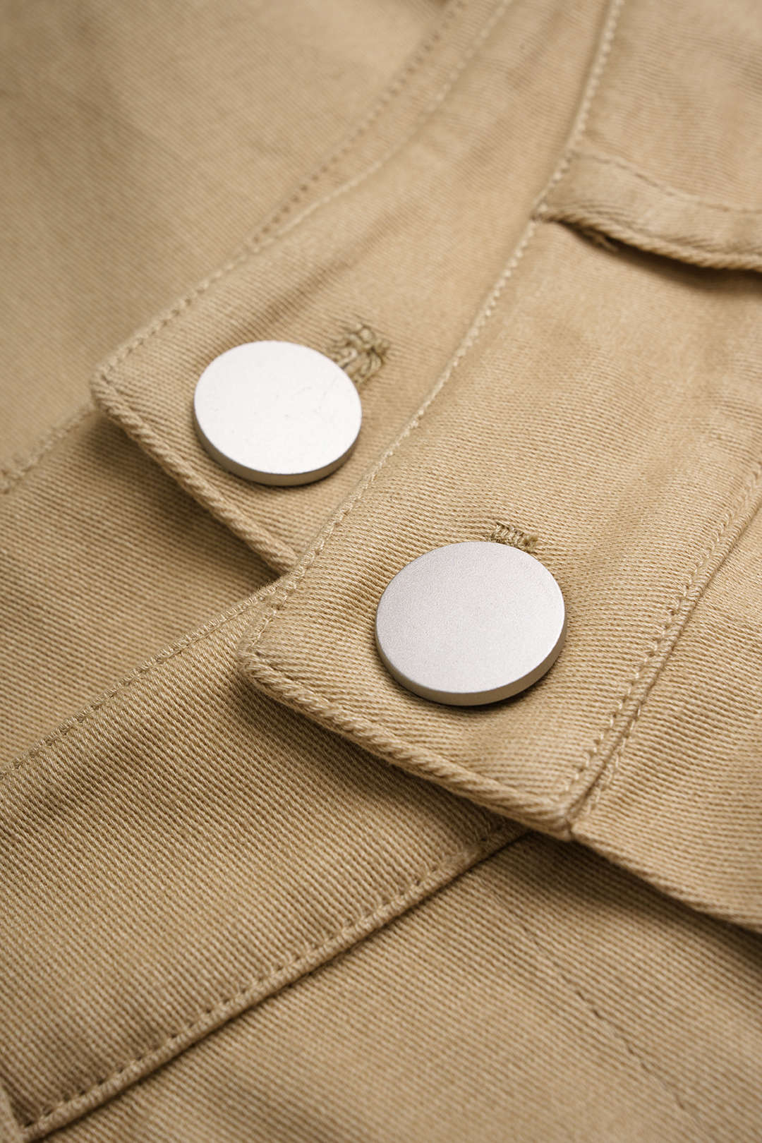 Short met knoopjes en zakken