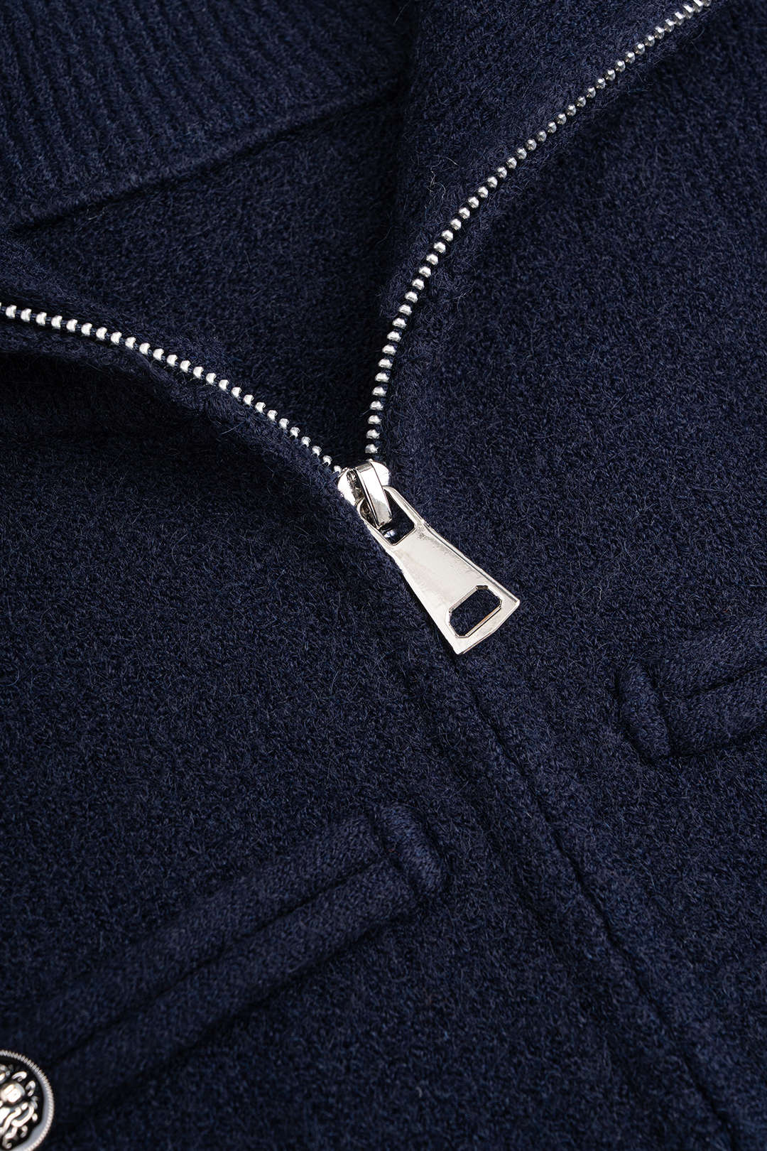 Gebreid vest met rits, knoopjes en dubbele knopenrij