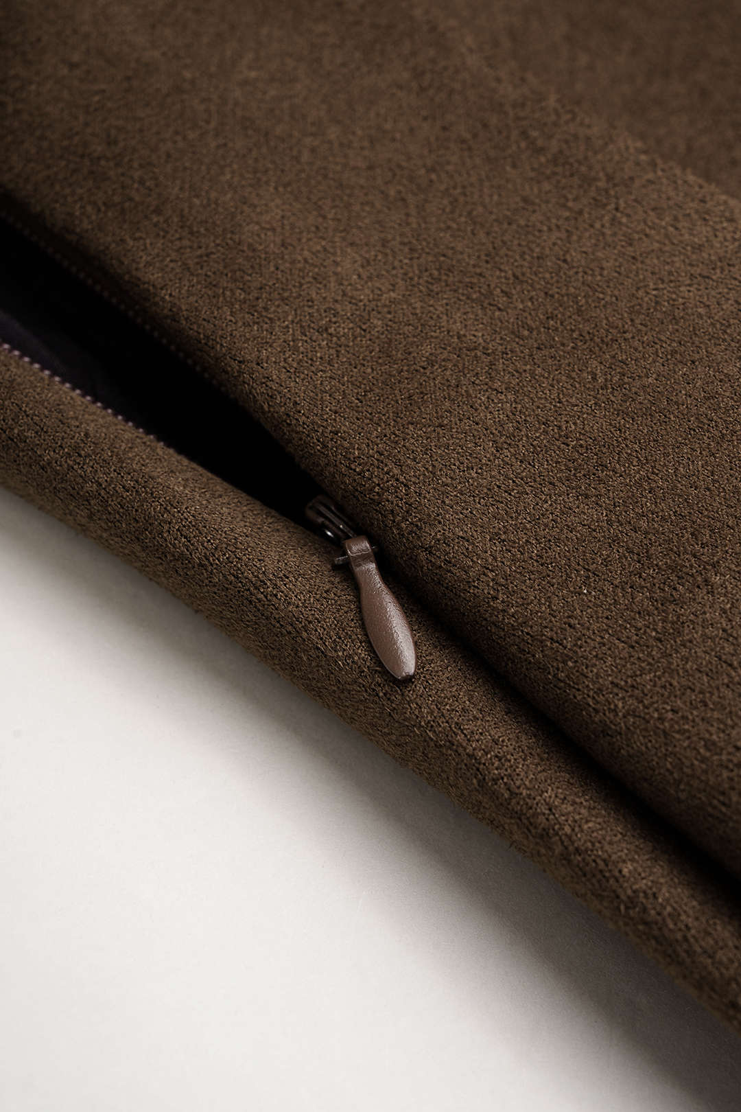 Suède asymmetrische minirok met riem