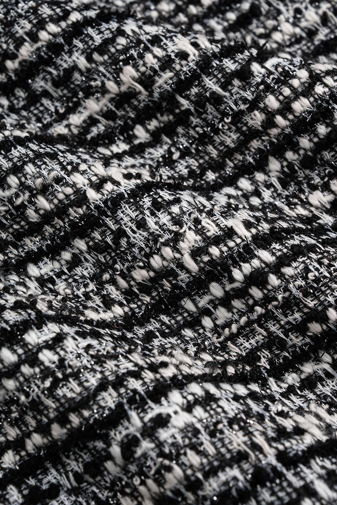 Asymmetrische metallic minirok met knoopjes en hoge taille