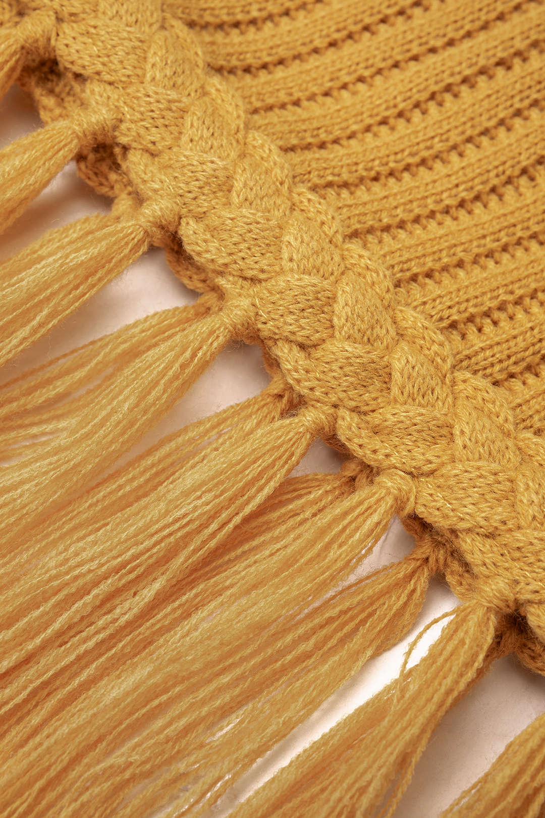 Gebreide mouwloze midijurk met franjes en spaghettibandjes