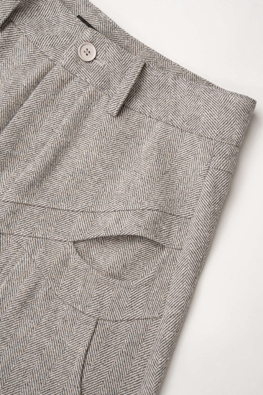 Broek met uitsnijding en zakken