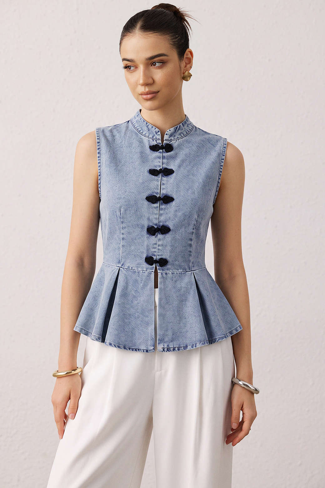 Denim tanktop met brandenburgsluiting