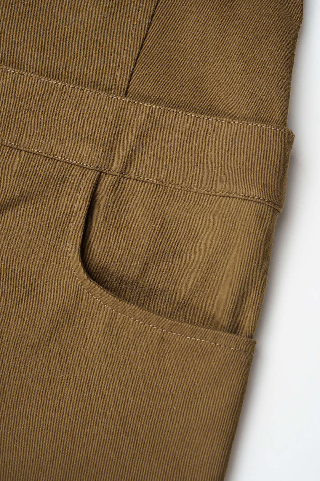 Broek met knoopjes, hoge taille en wijde pijpen