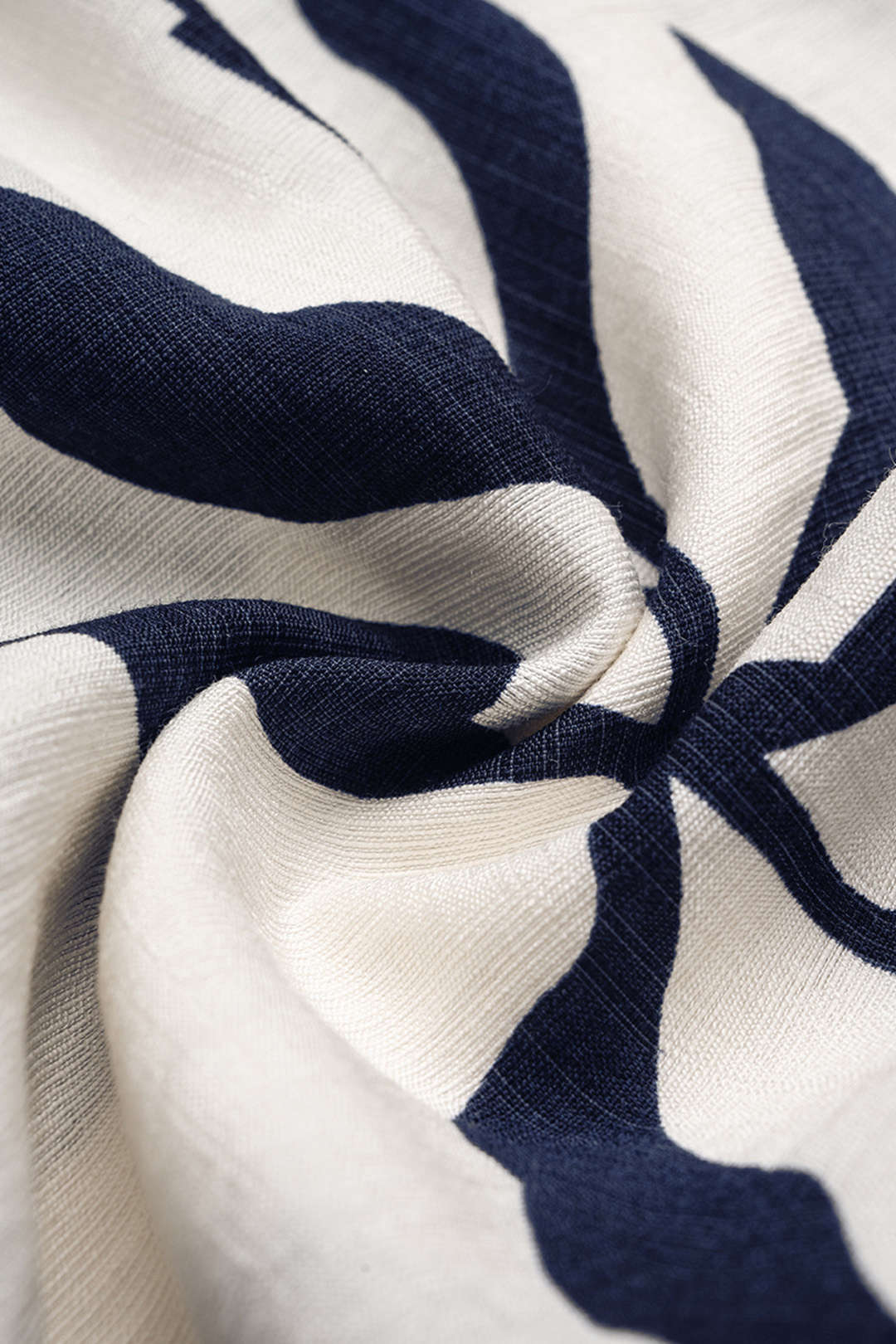 Mouwloze playsuit met knoopjes en smokwerk