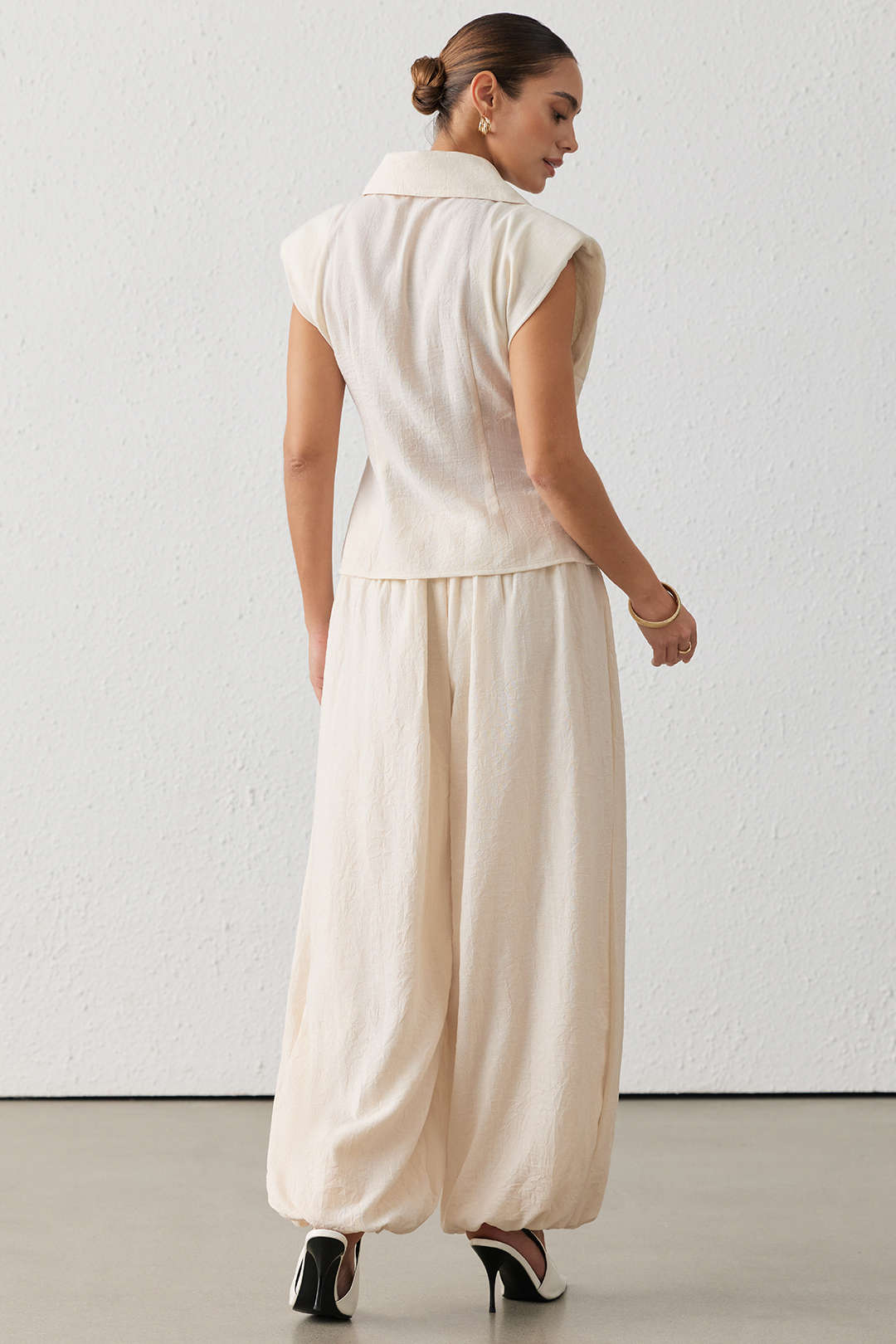 Asymmetrische blouse met V-hals en ruches