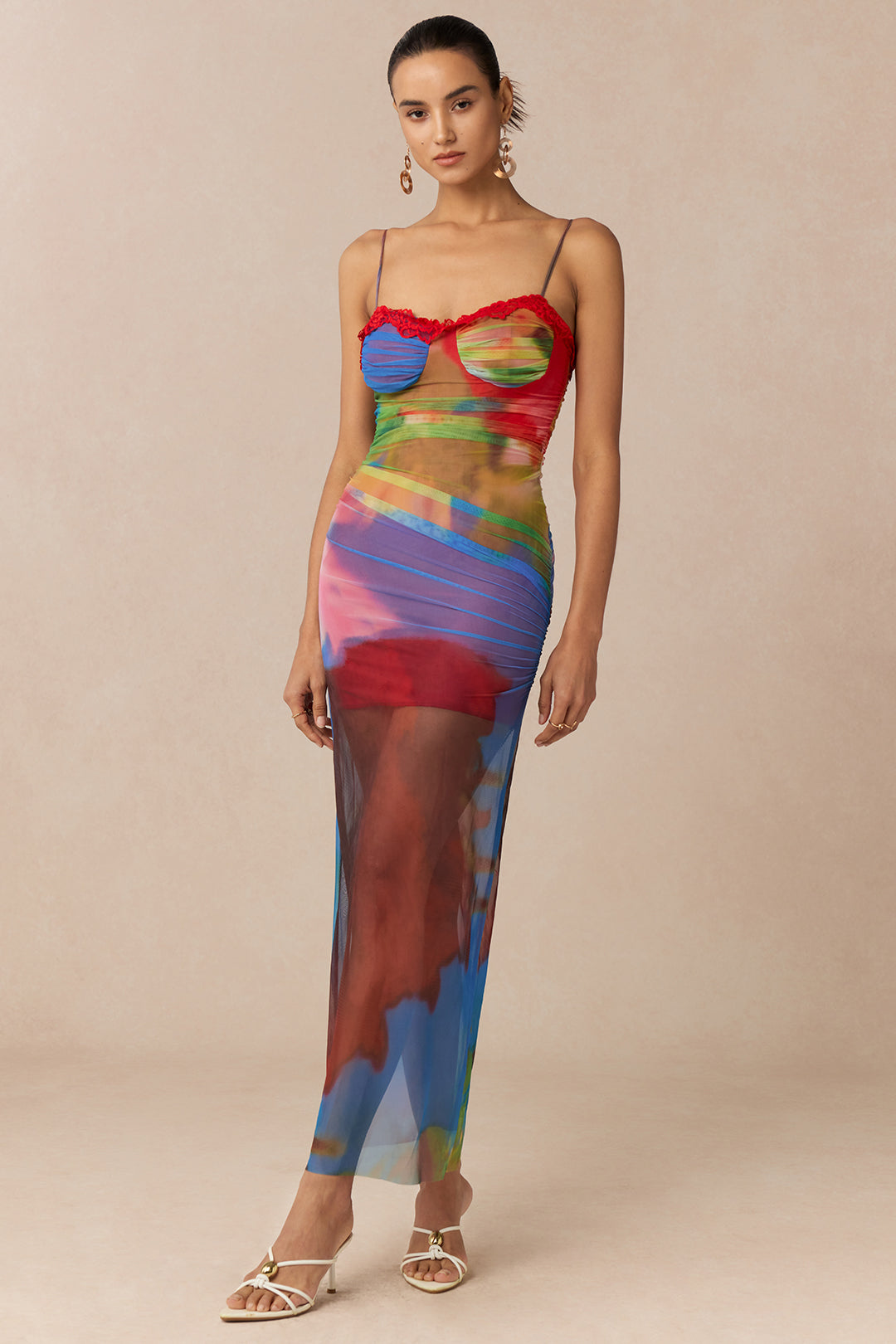 Abstracte print mesh maxijurk met kanten rand en ruches