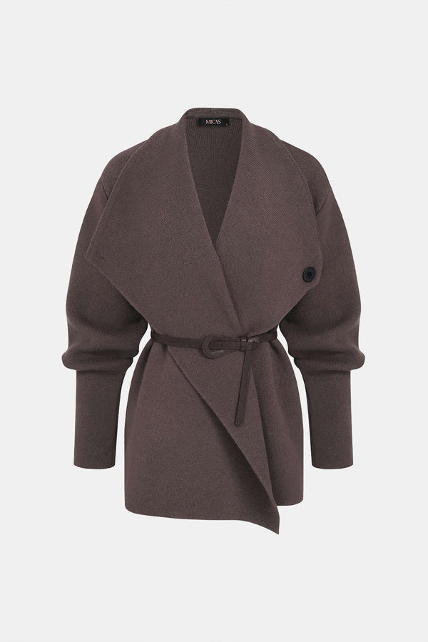 Asymmetrisch vest met revers, riem en knoopjes