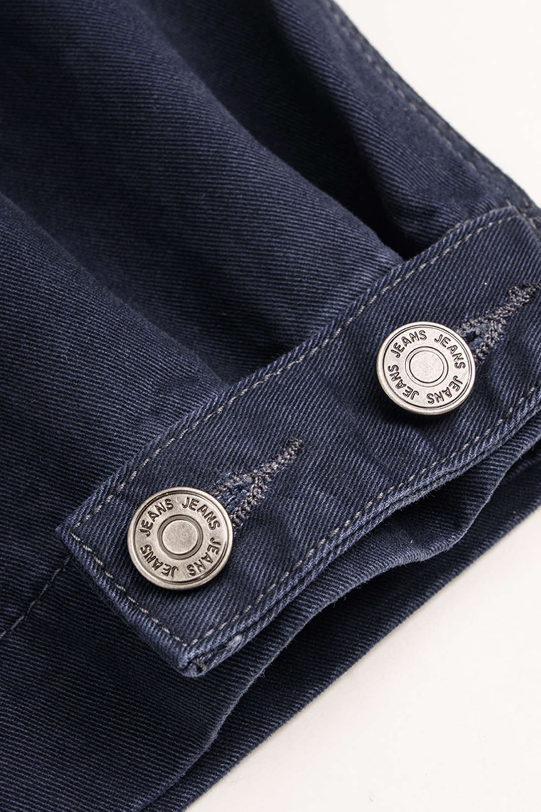 Jeans met strik en zakken
