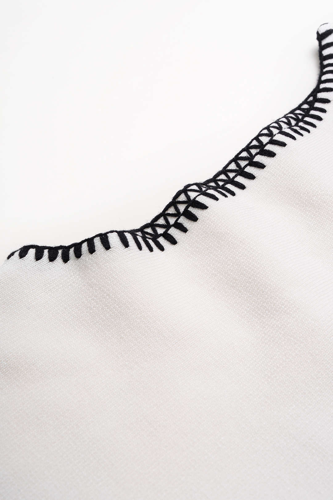 Gebreide blouse met borduursel en korte mouwen