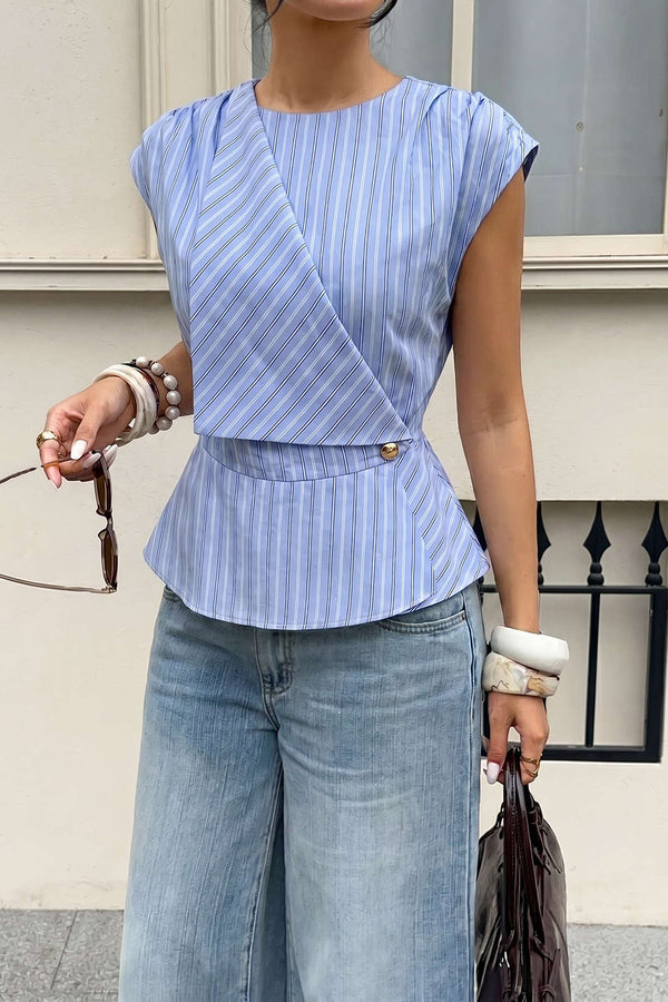 Gestreepte asymmetrische blouse met ronde hals en knoopjes