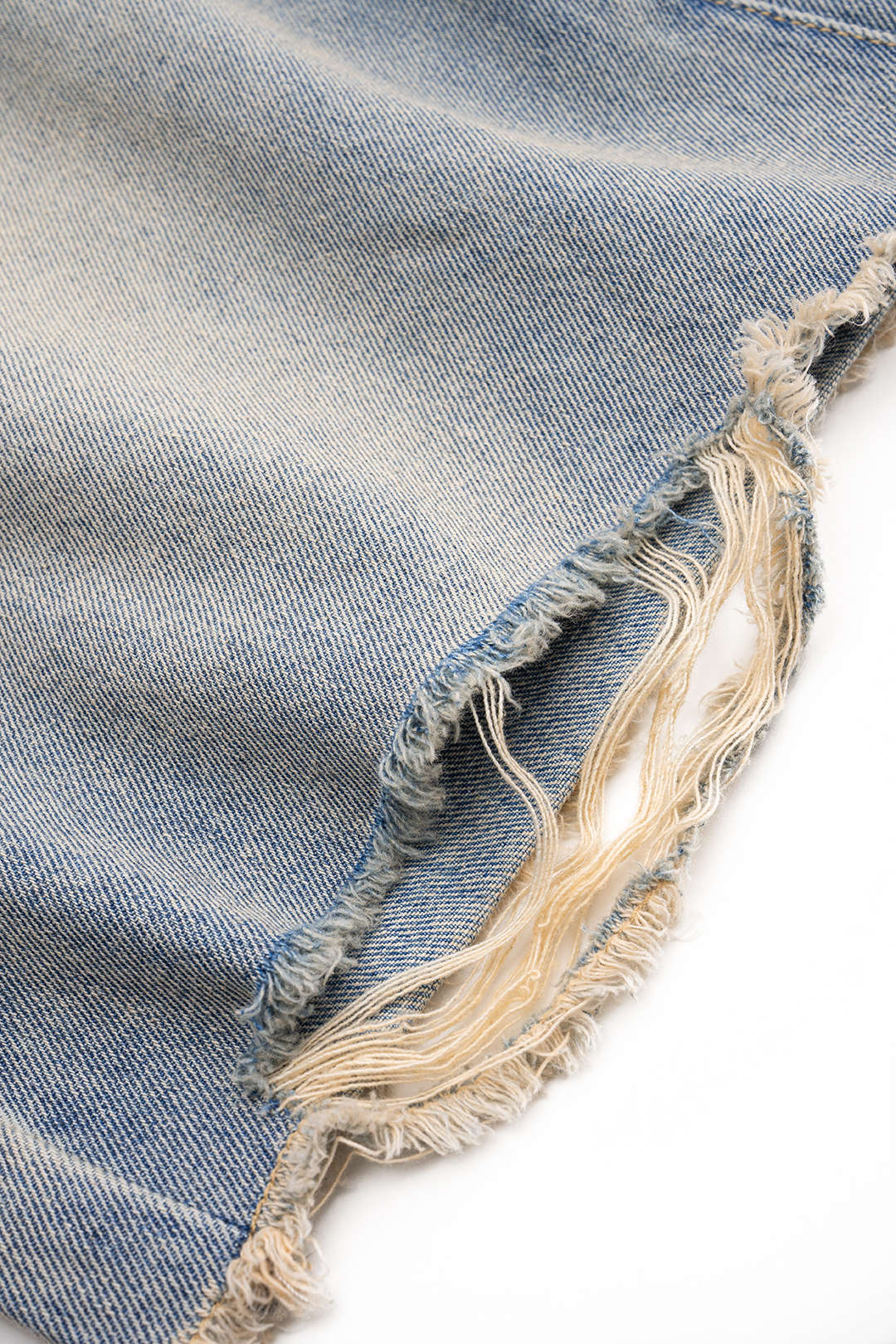 Denim ripped denim short met rechte pijp en rafelrand