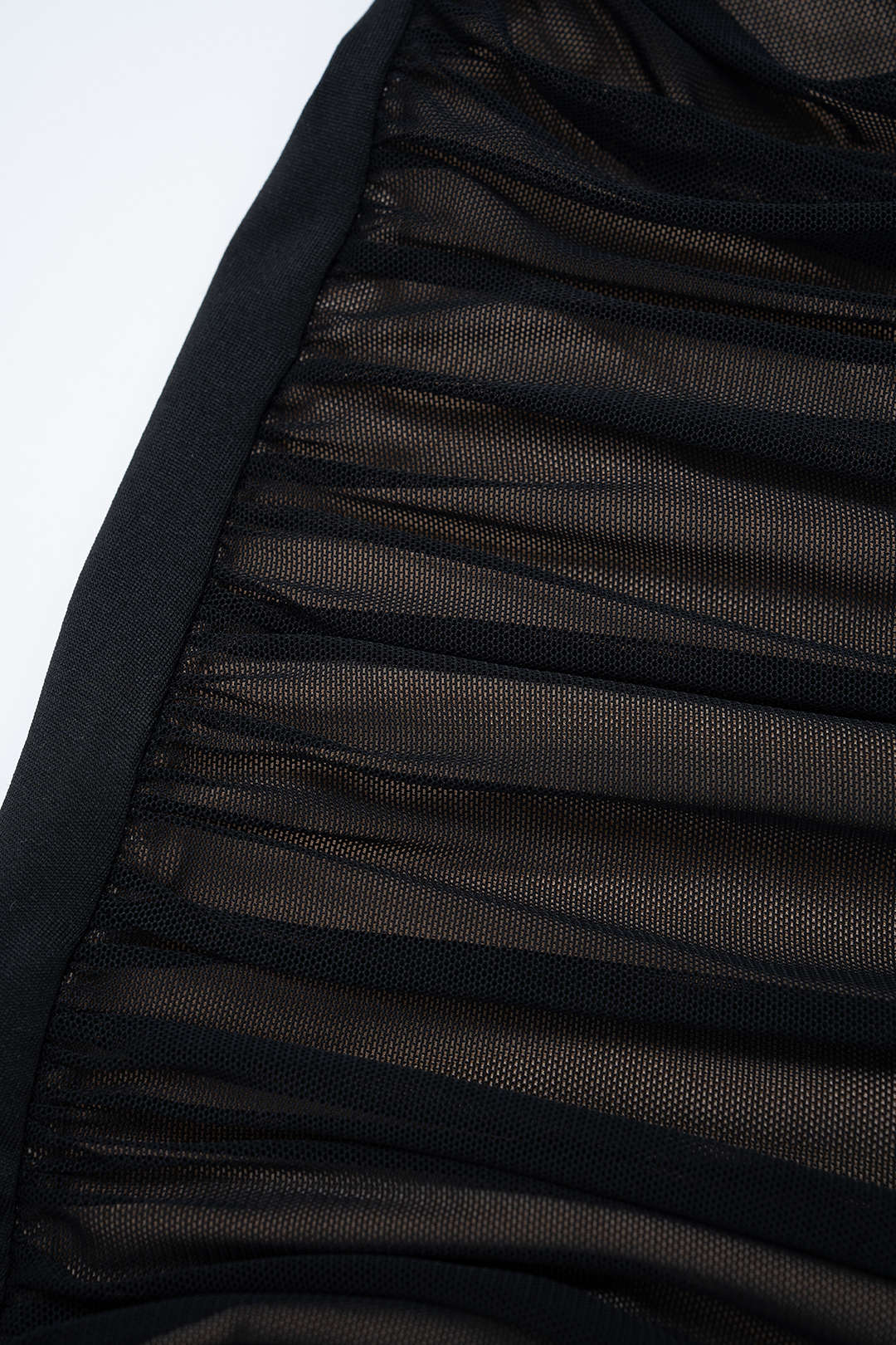 Transparante mesh midijurk met ruches en spaghettibandjes