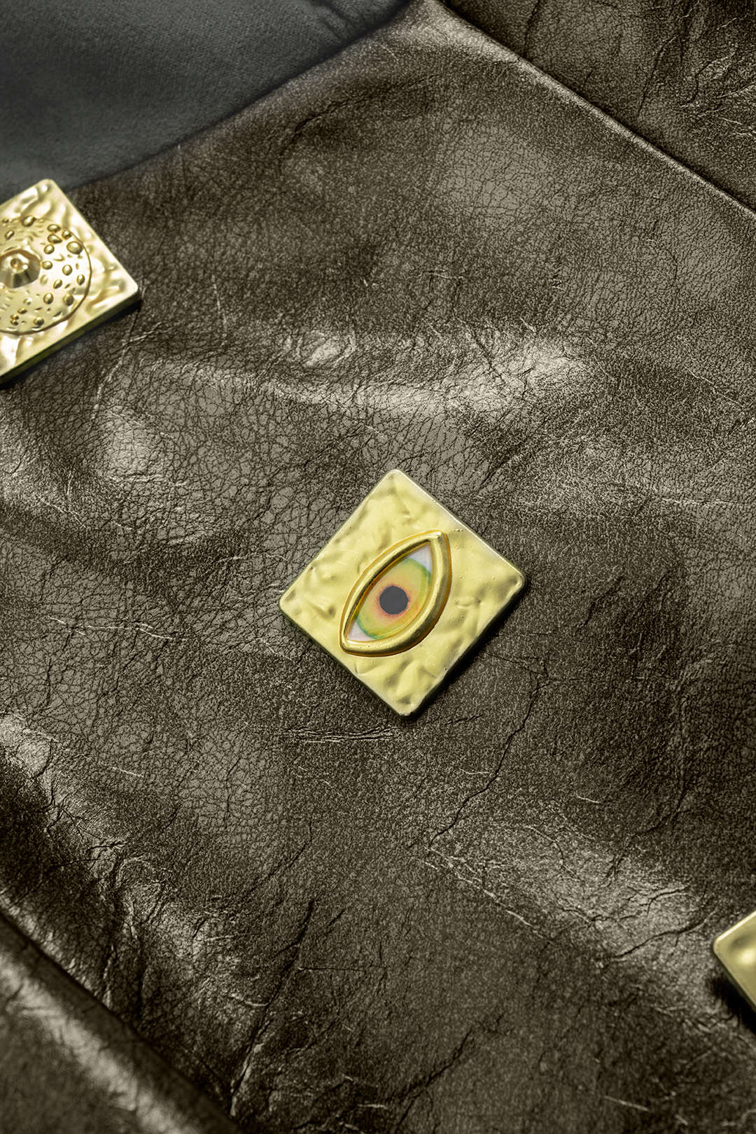 Leren-look patchwork minijurk met knoopjes en ruches