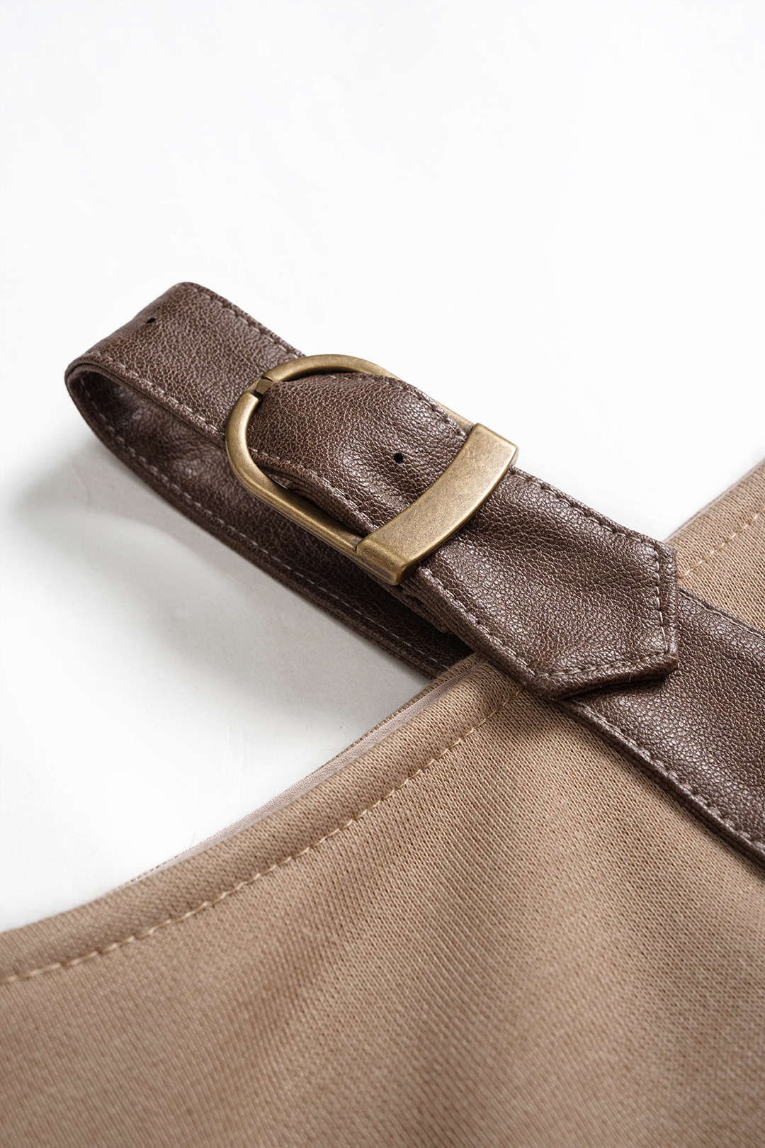 Asymmetrische top met ruches en lange mouwen