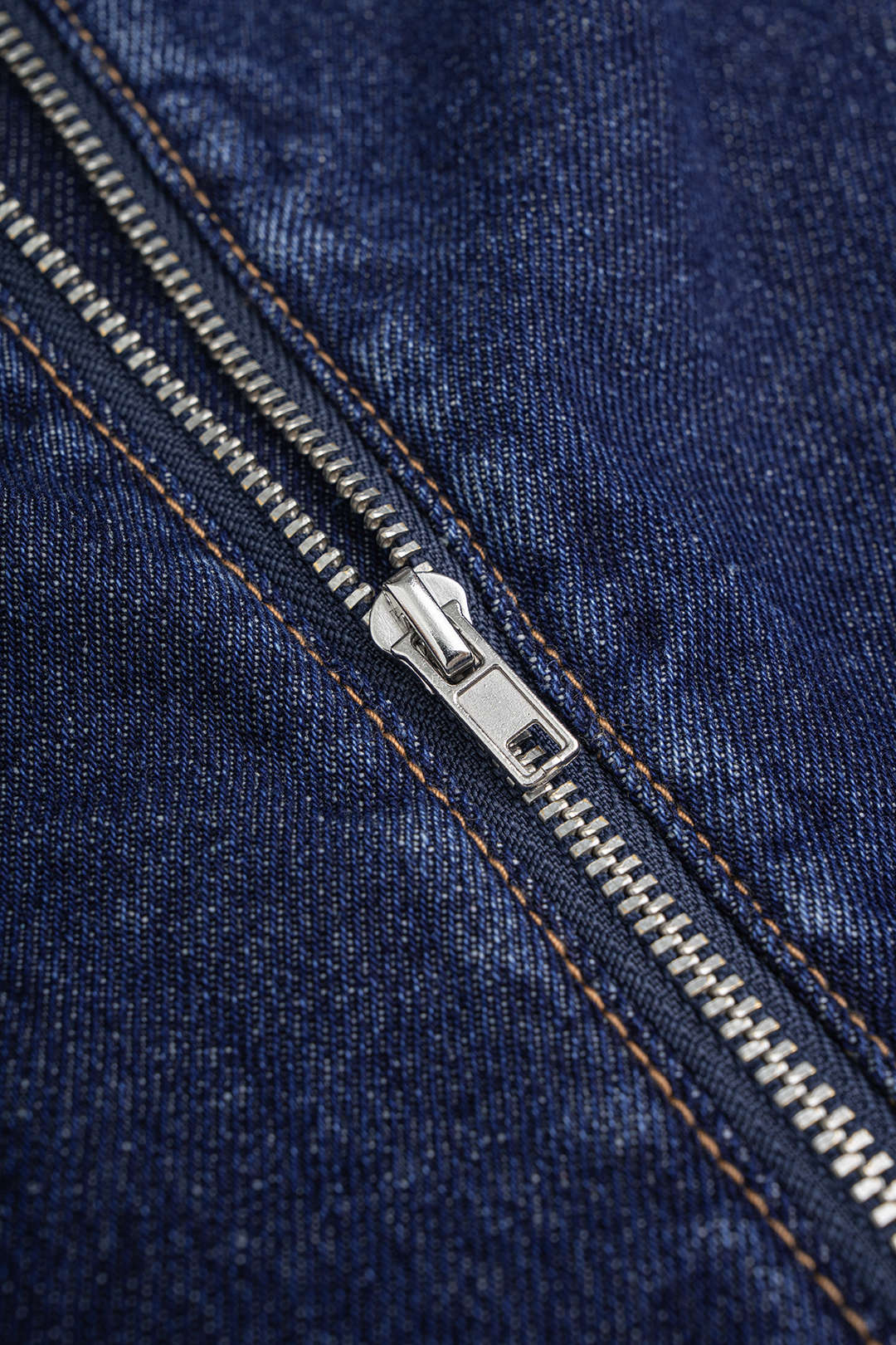 Denim metallic tanktop met rafelrand, riem en rits