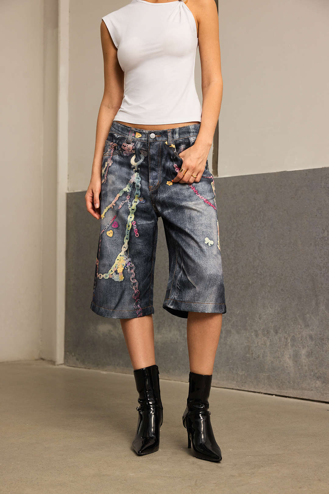 Short met kettingdetail en wijde pijpen