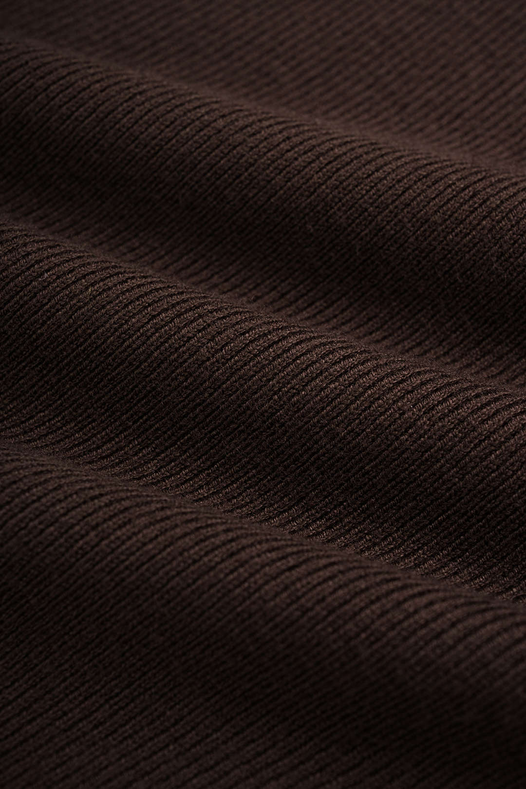 Gebreide asymmetrische maxijurk met riem en lange mouwen