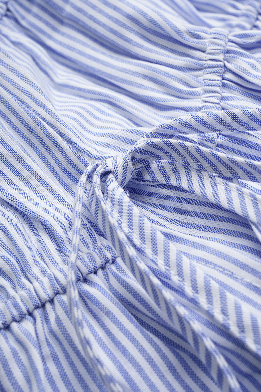 Gestreepte asymmetrische blouse met trekkoord en ruches