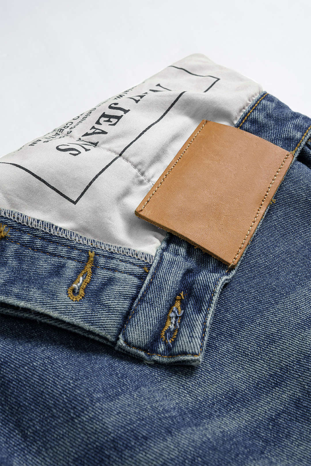 Asymmetrische jeans met hoge taille