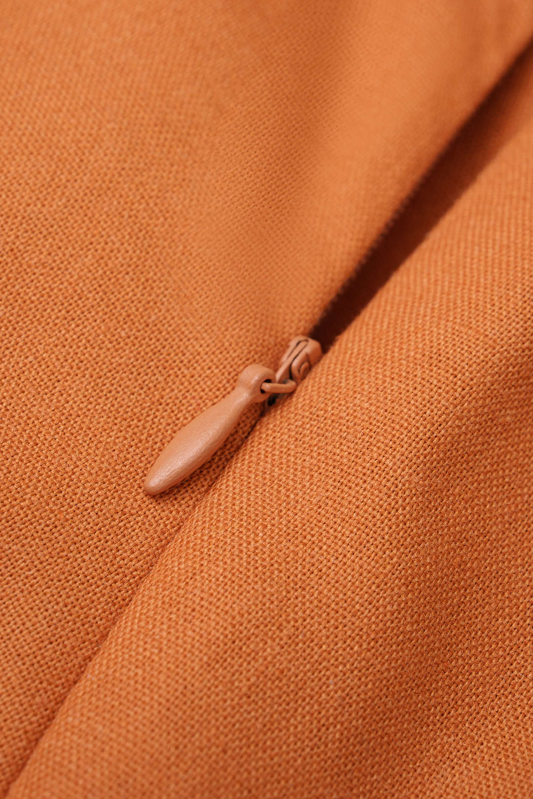 Linnen asymmetrische minijurk met revers, knoopjes en ruches