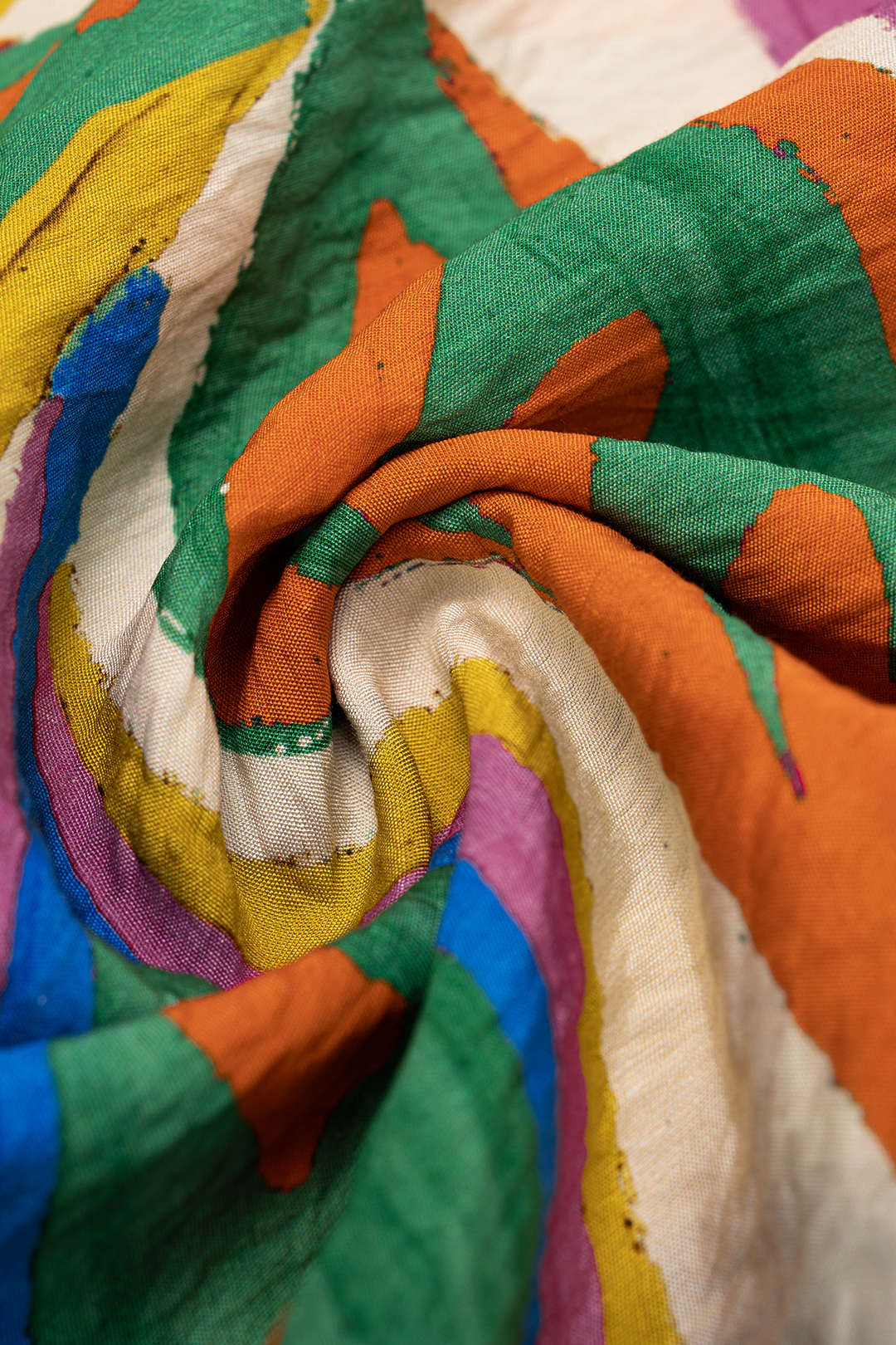 Abstracte print mouwloze maxijurk met ruches