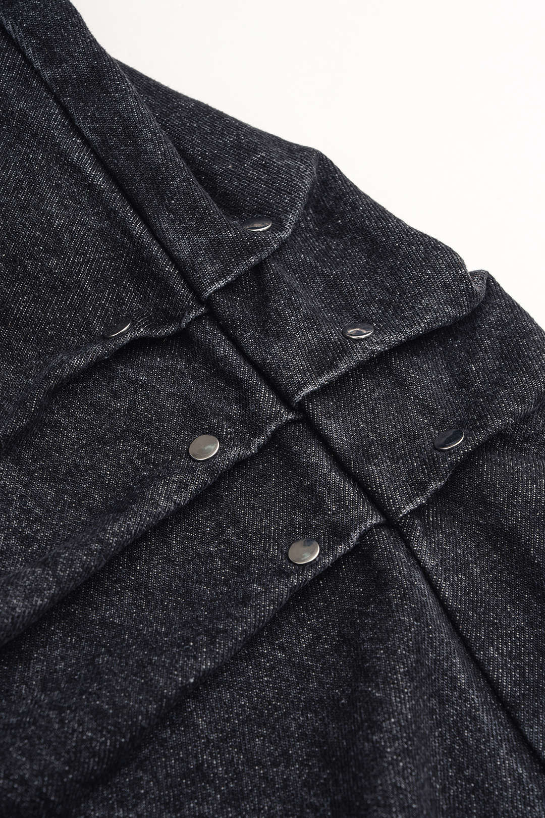 Jeans met studs, ruches en hoge taille