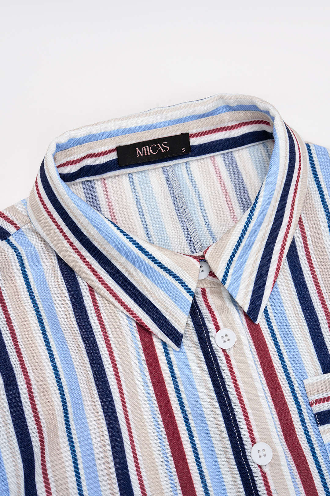 Gestreepte top met revers, strik en knoopjes