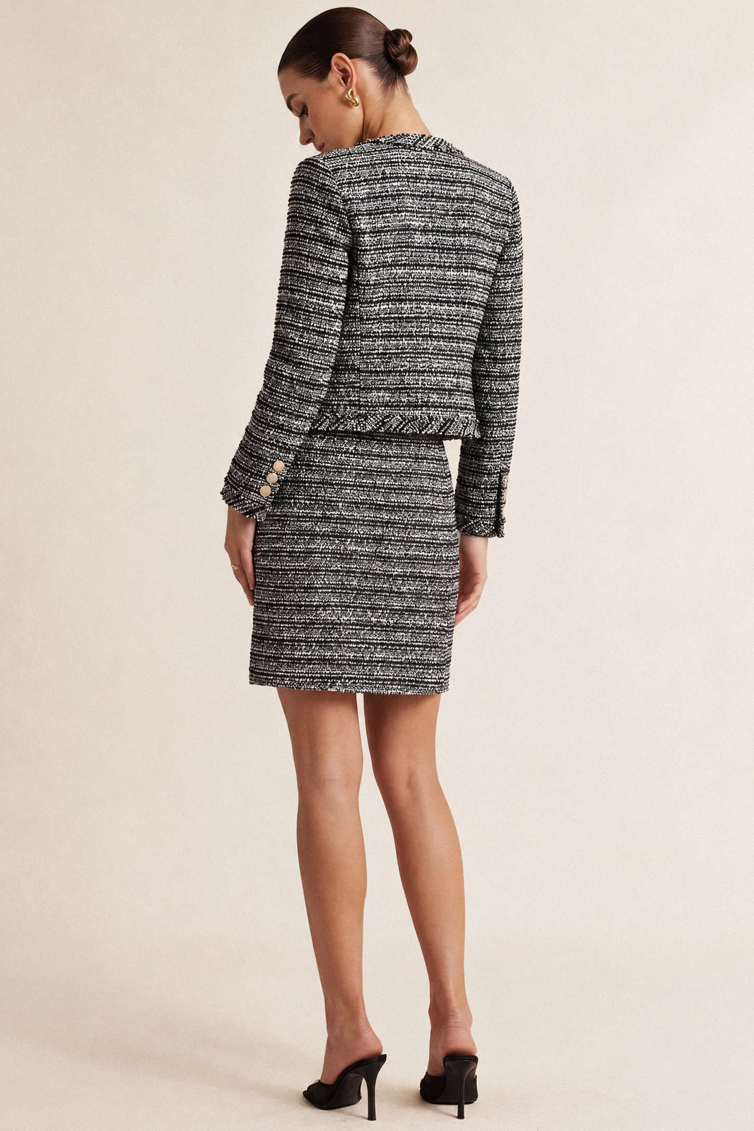 Asymmetrische metallic minirok met knoopjes en hoge taille
