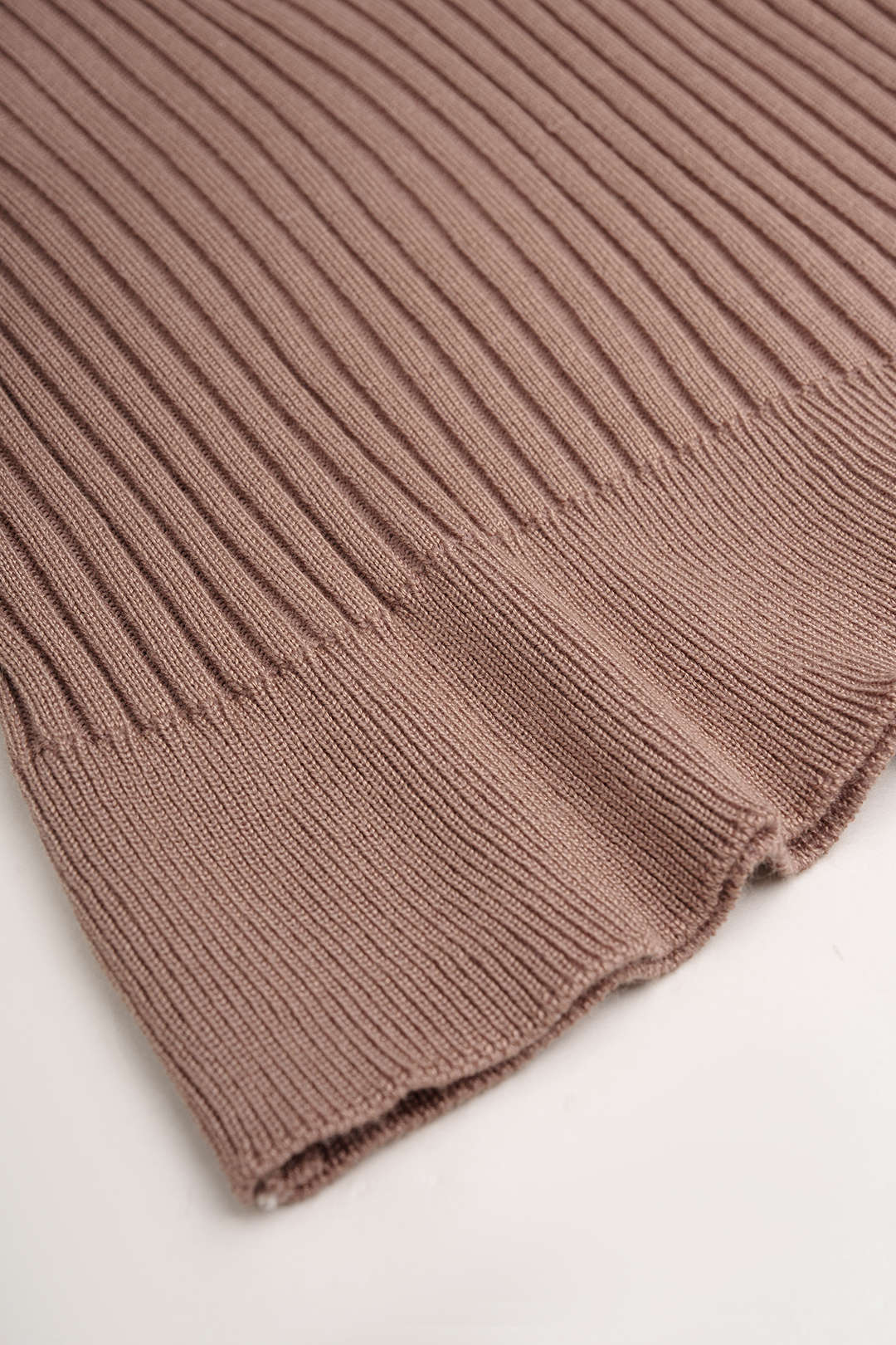 Gebreide broek met ronde hals en wijde pijpen