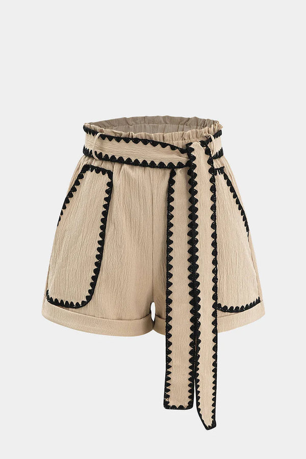 Contrast shorts with bow