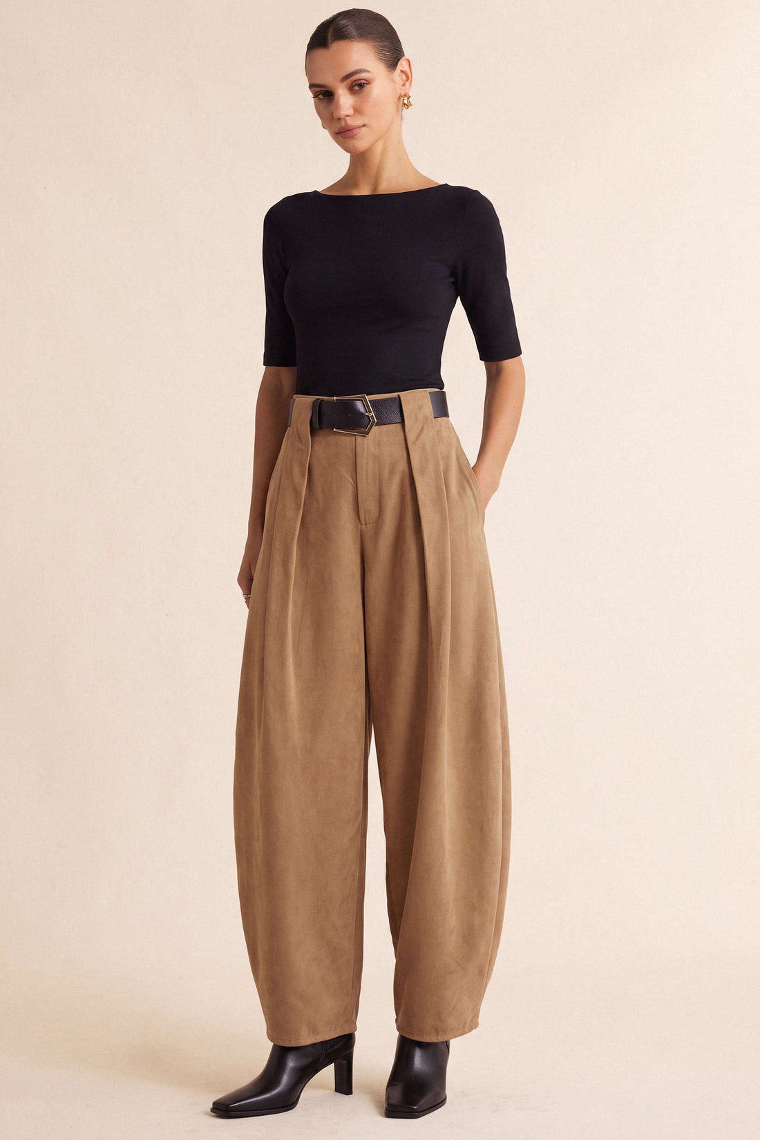 Suède metallic broek met ruches en riem