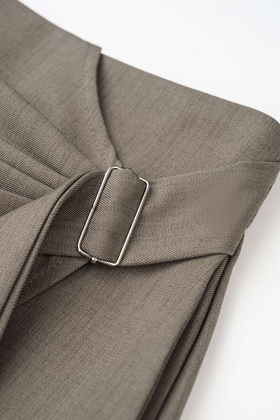 Asymmetrische broek met strik en wijde pijpen