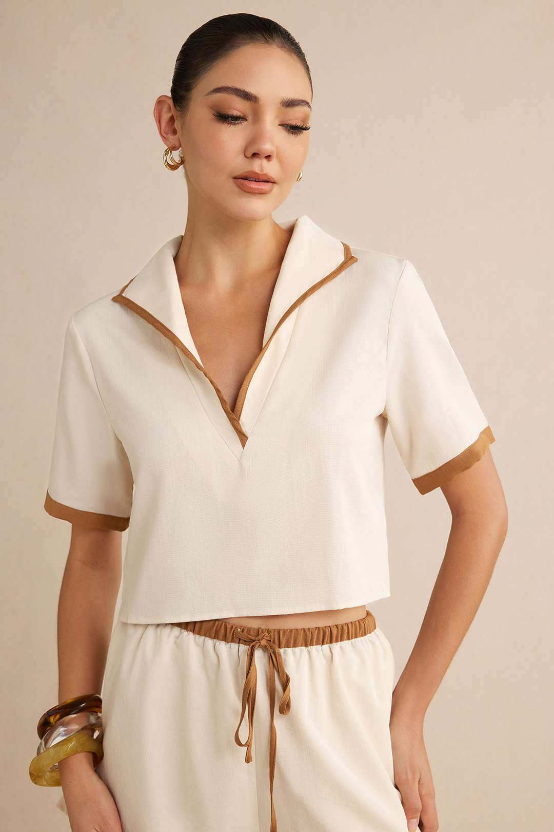 Blouse met revers, V-hals en korte mouwen
