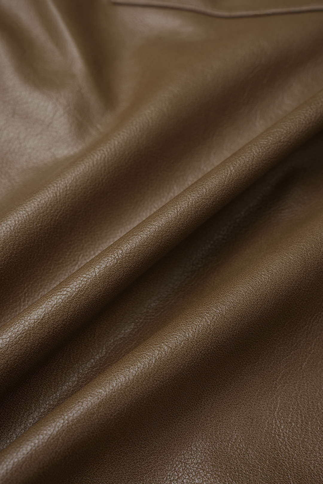 Leren-look metallic short met riem en rechte pijp