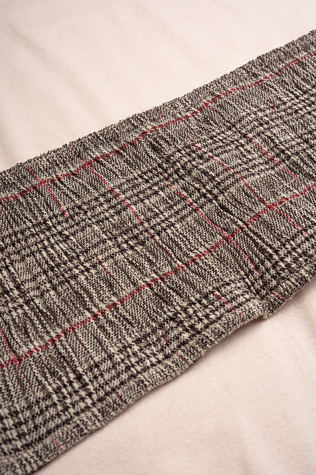 Geruite patchwork body met opstaande kraag en lange mouwen