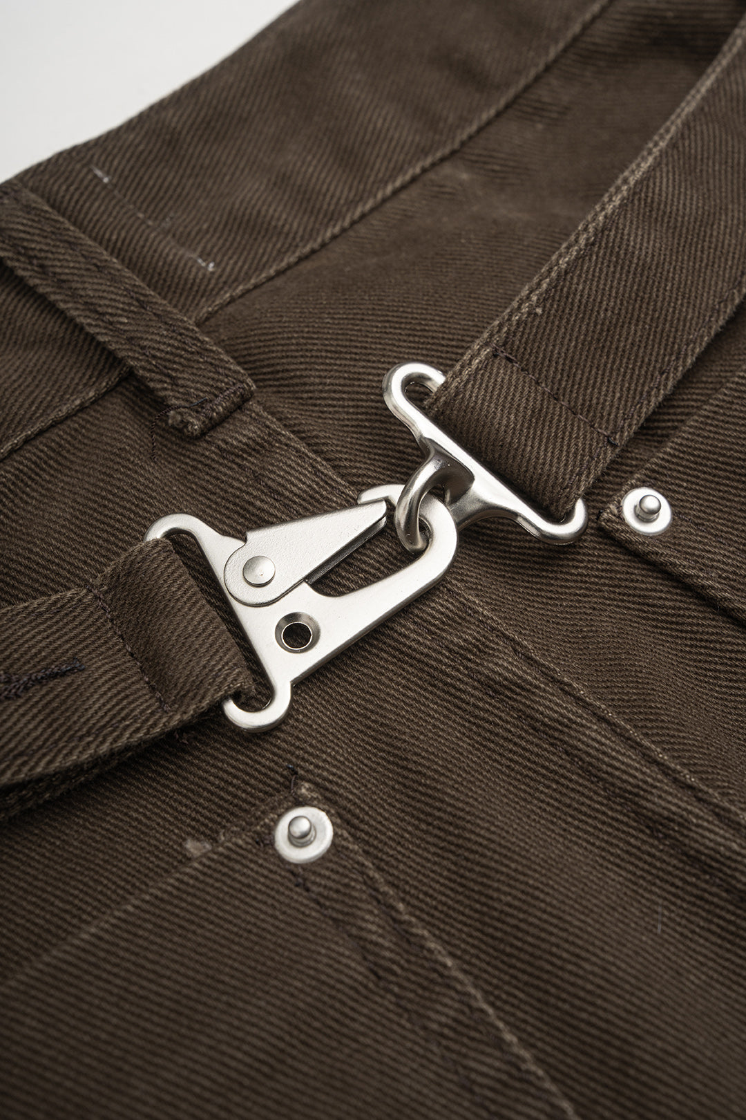 Jeans met knoopjes en hoge taille