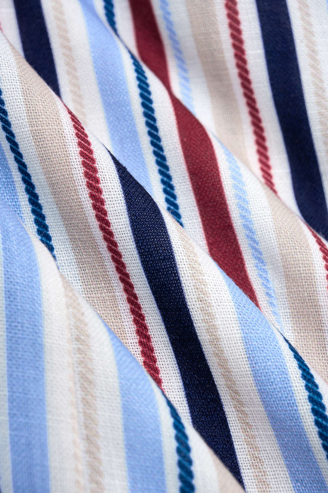 Gestreepte top met revers, strik en knoopjes