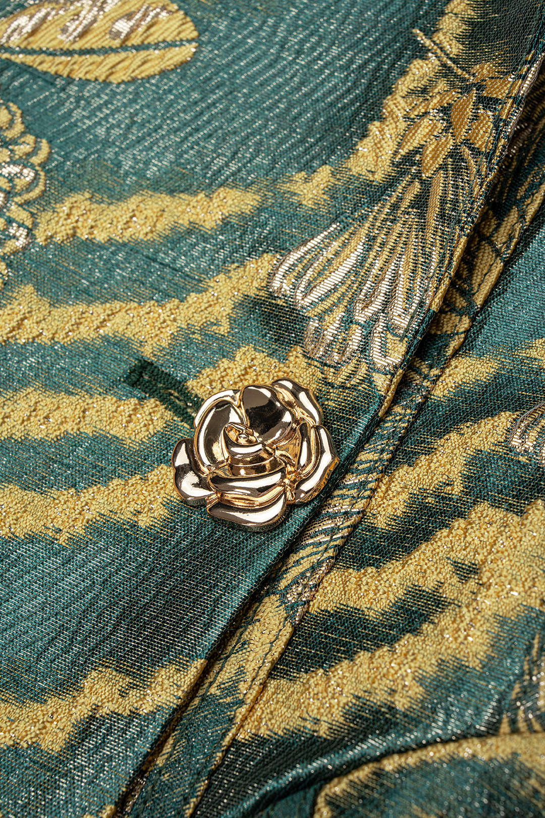 Jacquard metallic jasje met reverskraag en knoopjes