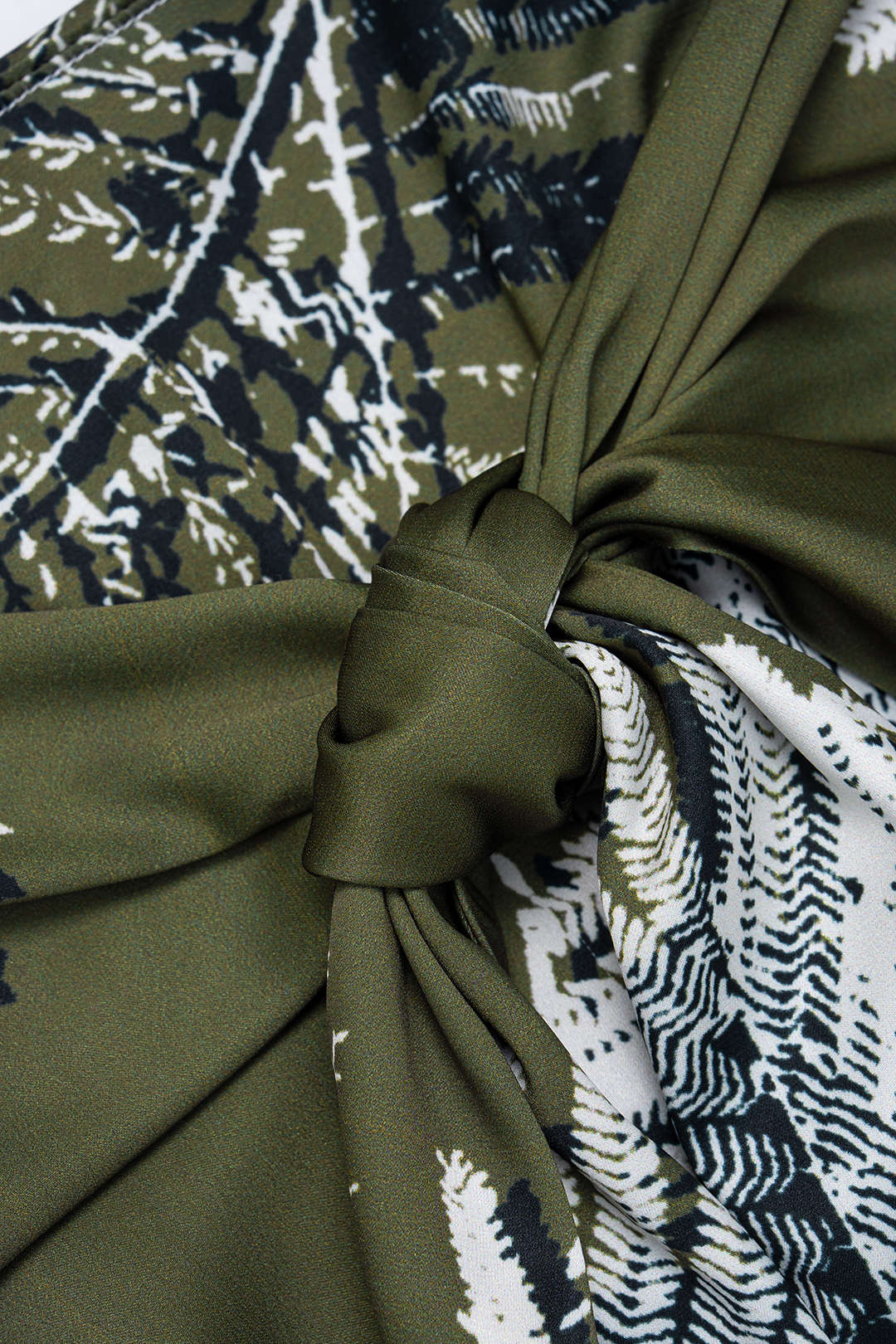 Satijnen strapless top met open rug