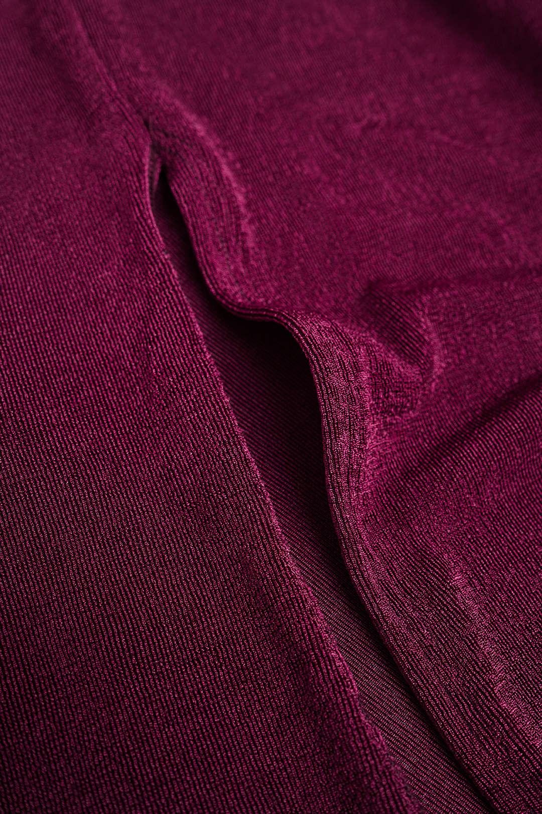 Asymmetrische maxijurk met ruches en ronde hals