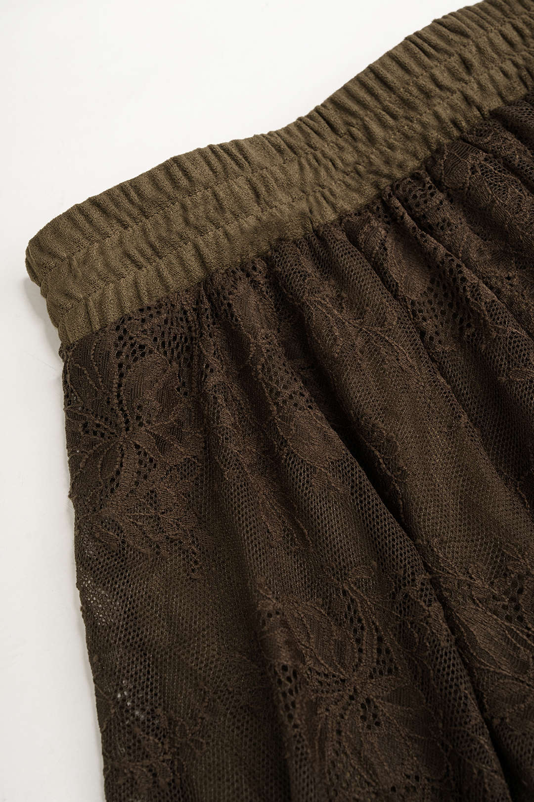 Asymmetrische midi-rok met patchwork, kant en suèdelook