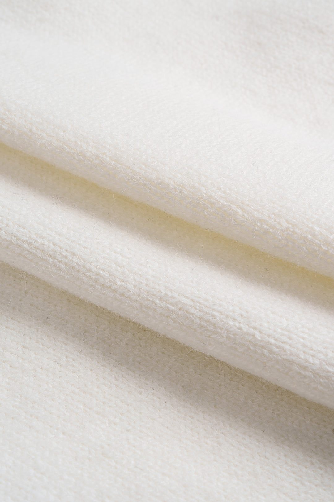 Gebreide top met V-hals, kettingdetail en lange mouwen