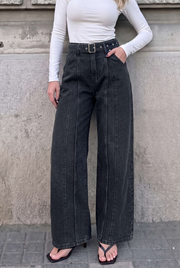 Jeans met riem en wijde pijpen