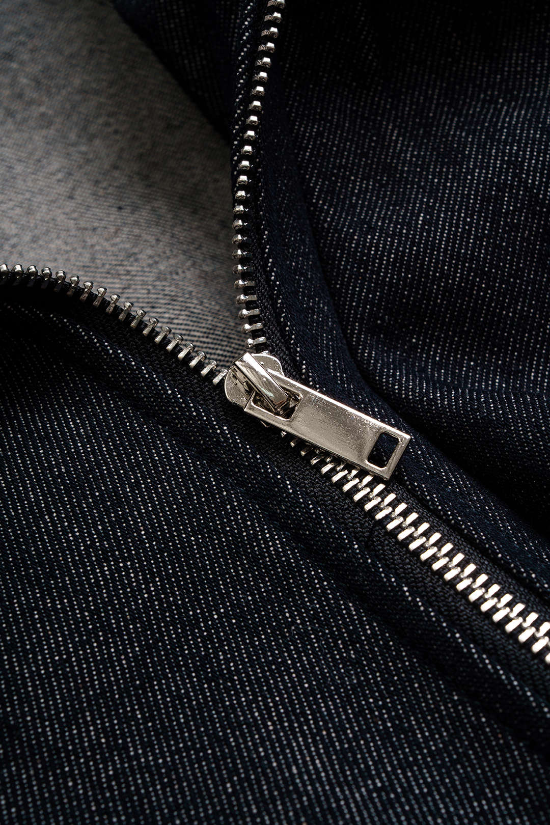 Denim asymmetrisch jasje met gesp