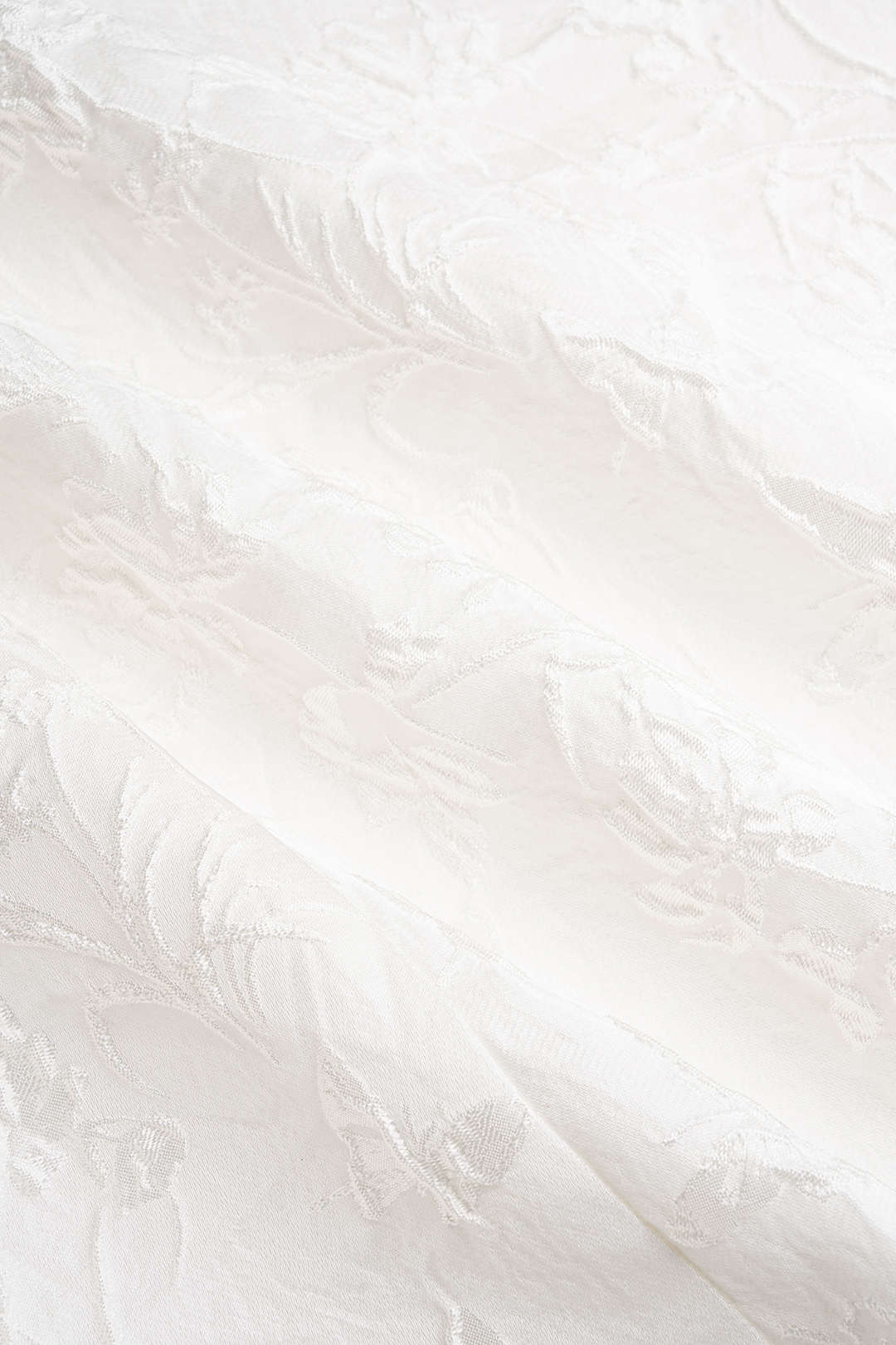 Jacquard metallic maxijurk met V-hals, knoopjes en ruches
