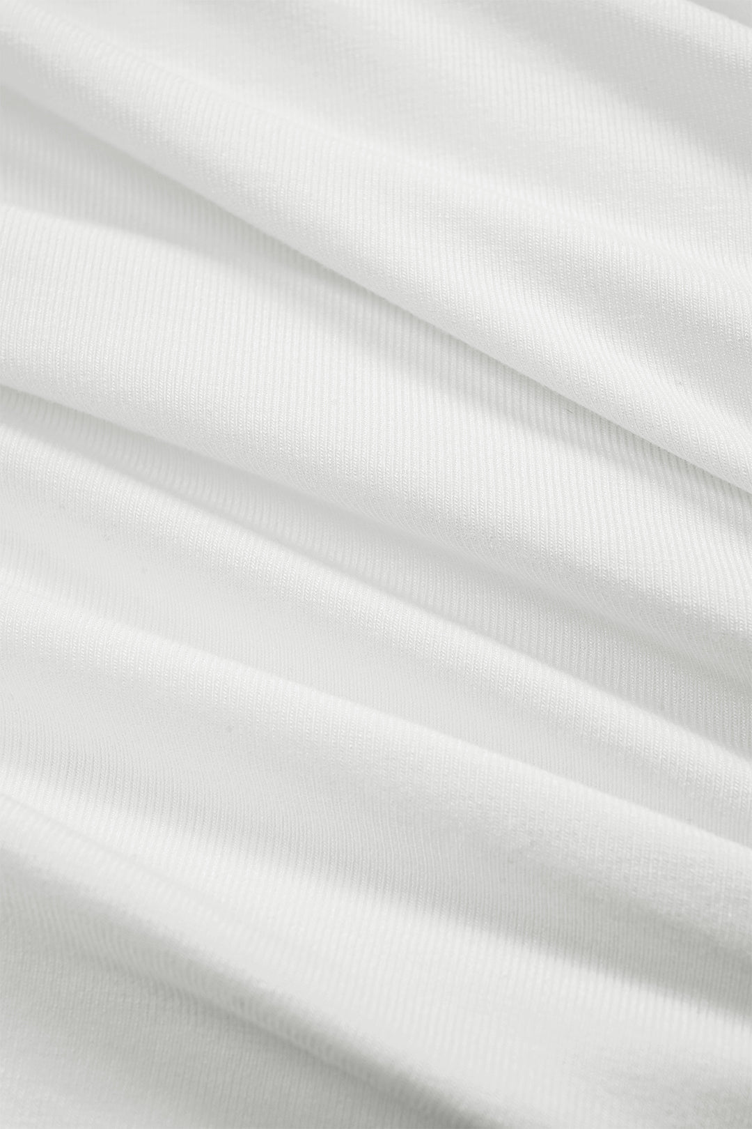Asymmetrische minijurk met ruches en gedraaid detail